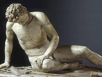 „Der sterbende Gallier“: eine römische Kopie einer hellenistischen Bronze-Statue von ca. 225 v. Chr., aufgestellt vor der Burg von Pergamon in der heutigen Türkei.