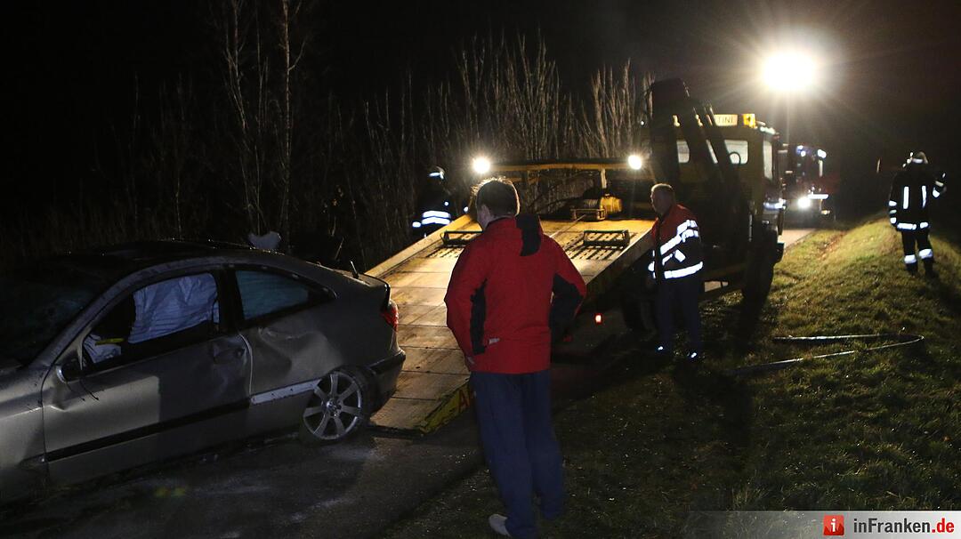 Auto überschlägt sich bei Ellingen