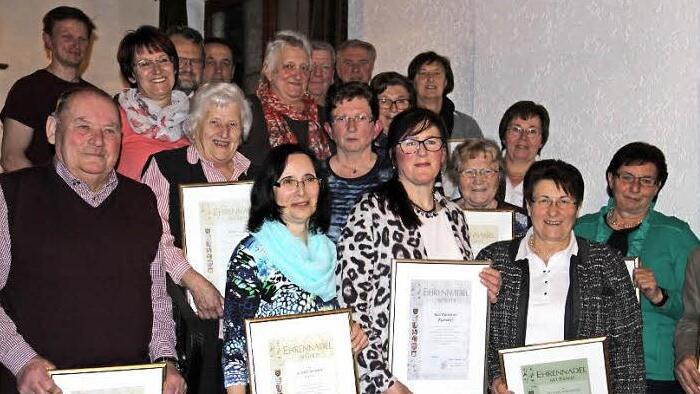 Der Gartenbauverein Kasendorf hat zahlreiche Mitglieder für ihre langjährige Treue geehrt.