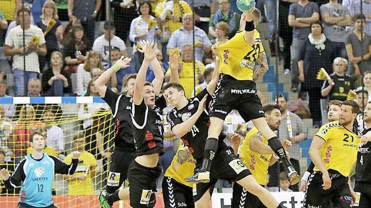 Es geht wieder hoch hinaus: Der HSC 2000 Coburg stellt sich zur neuen Saison seinen Fans im Pokal vor. Erst geht es gegen den TSV Germania Großsachsen und bei einem Sieg winkt das Finale wohl gegen Erstliga-Konkurrenten Wetzlar. Foto: AlbertHöchstädter