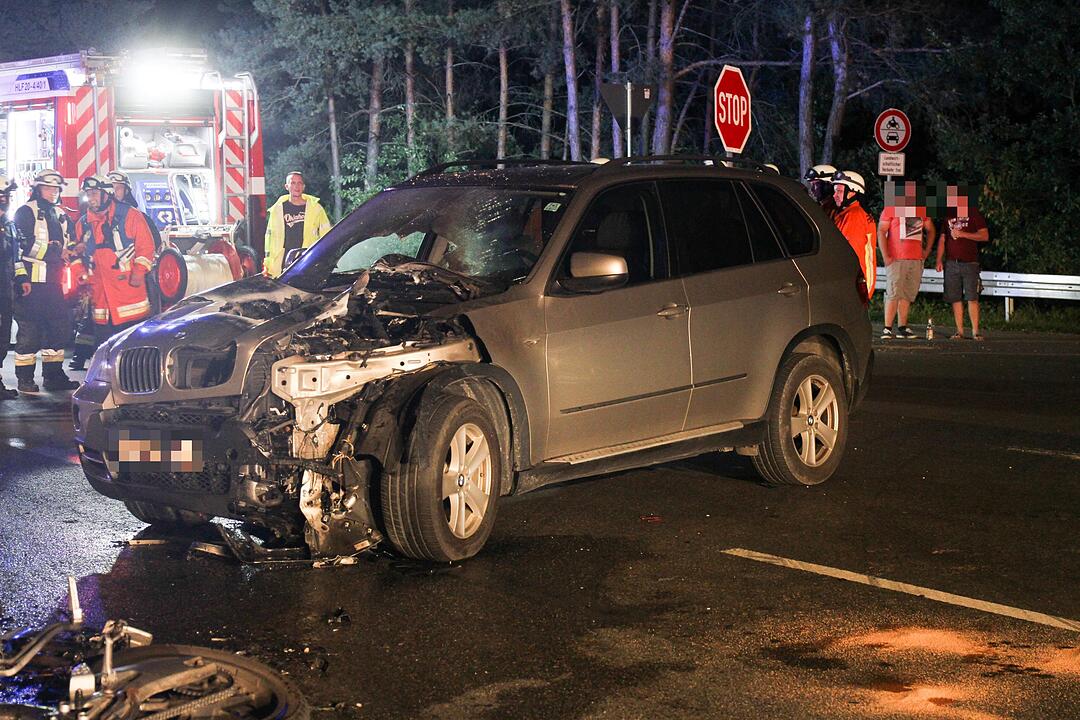 Nürnberg: Leichtkraftrad brennt nach Zusammenstoß
