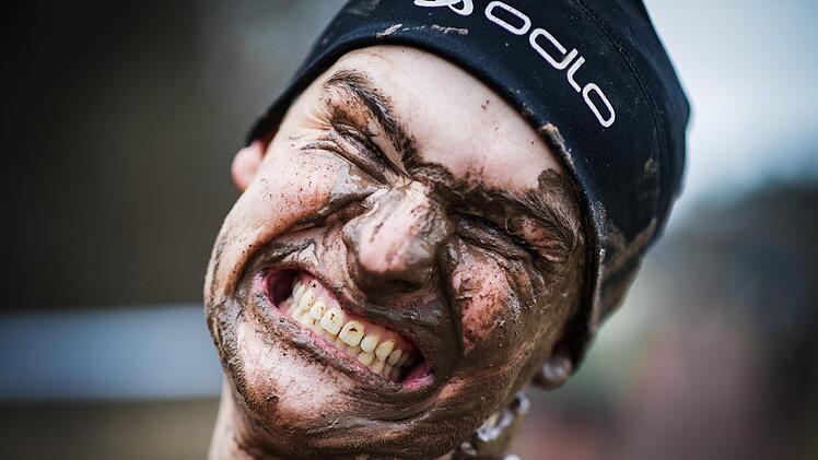 Symbolträchtig. Auch für die Erfahrungen der Läufer mit der Insolvenz des Veranstalters der Braveheart Battle? Für Bilder wie dieses wurde dpa-Fotograf David Wolfgang Ebener ausgezeichnet. Foto: D. W. Ebener/dpa