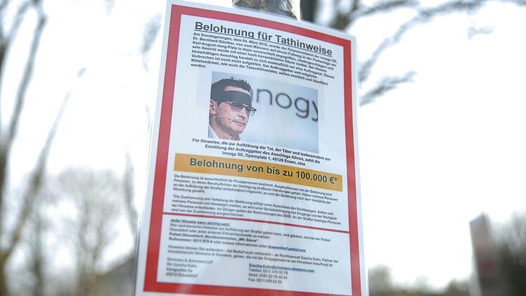 Eine ausgleobte Belohnung von 100.000 Euro für sachdienliche Hinweise bringt letztlich Bewegung in den Fall.