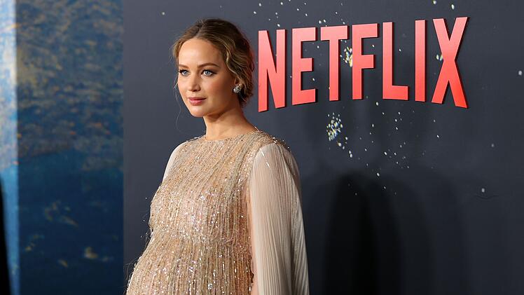 Zuletzt machte ihr Privatleben Schlagzeilen: Seit 2018 sind Jennifer Lawrence und der Kunsthändler Cooke Maroney ein Paar, im Oktober 2019 heirateten sie. Inzwischen hat das Paar zwei Kinder.