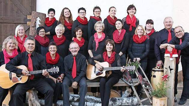 Die Schola Akanamandla wurde vor 27 Jahren gegr&uuml;ndet, um in ihrer Kirche Maria Geburt in Neundorf die Gottesdienste musikalisch zu umrahmen. Foto: privat