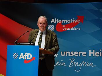 Alexander Gauland bei seiner Rede  in der Nürnberger Meistersingerhalle. Fotos: Ronald Rinklef