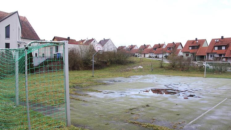 Keinem Kindergarten, sondern Häuser-Neubauten dürfte der Bolzplatz in der Mannlehen-Siedlung in  absehbarer Zukunft weichen.      Ralf Kestel