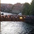 Dicht an dicht standen die Leute  trotz Abstandsgebots auf der Unteren Brücke. Das Gesundheitsamt warnt davor, dass ein Ausbruch des Corona-Virus provoziert werden könne.  Wehner