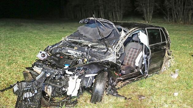 Der total zerst&ouml;rte Unfallwagen