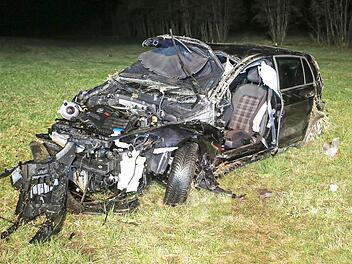 Der total zerstörte Unfallwagen
