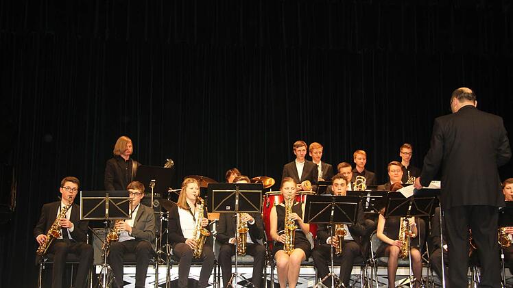 Immer wieder eine Ohrenweide - die MGF-Big-Band: Mit New York New York verabschiedete sich die Big Band mit Big-Band-Chef Edgar Stübinger