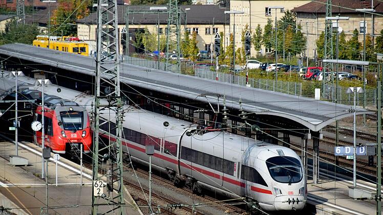 In welche Richtung fährt der Zug beim Bahnausbau? Schon am 28. November ist eine erste Weichenstellung zu erwarten.  Ronald Rinklef