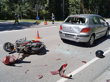 Ein 28-j&auml;hriger Rollerfahrer wurde bei einem Unfall auf der B13 zwischen Merkendorf und Ansbach schwer verletzt.