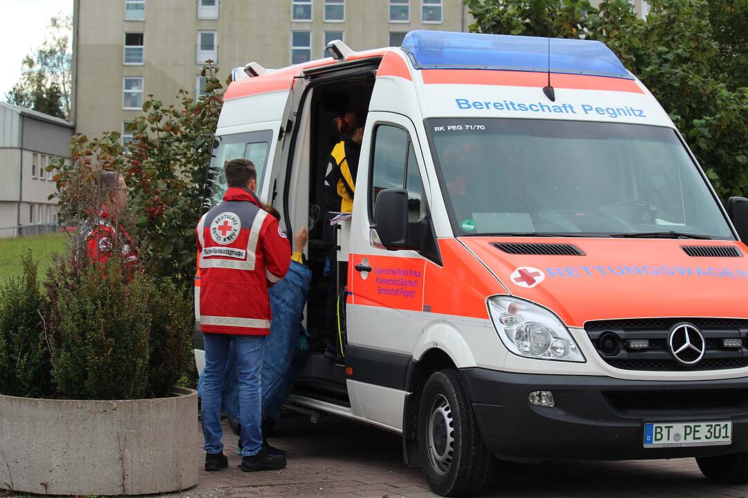 21 Personen verletzt: Reizende Flüssigkeit sorgt für Großeinsatz in Pegnitz