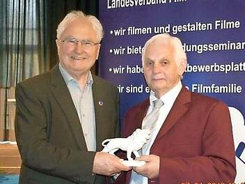 Klaus Fleischmann (rechts) und Manfred Scholz wurden bei den 40. Bayerischen Amateurfilm-Festspielen (BAF) in Dorfen mit einem "Bayerischen Löwen" ausgezeichnet. Foto: p