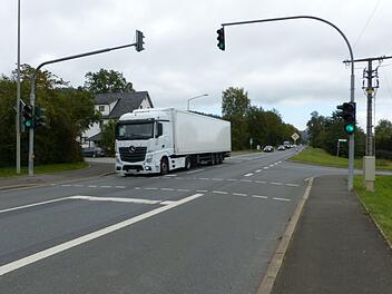 Die Kreuzung der Ludwigschorgaster Ortsstraßen mit der Bundesstraße 303 soll im nächsten Jahr ausgebaut werden. Vorbilder sind die neu gestalteten Kreuzungen bei Rugendorf-Zettlitz und Wirsberg.