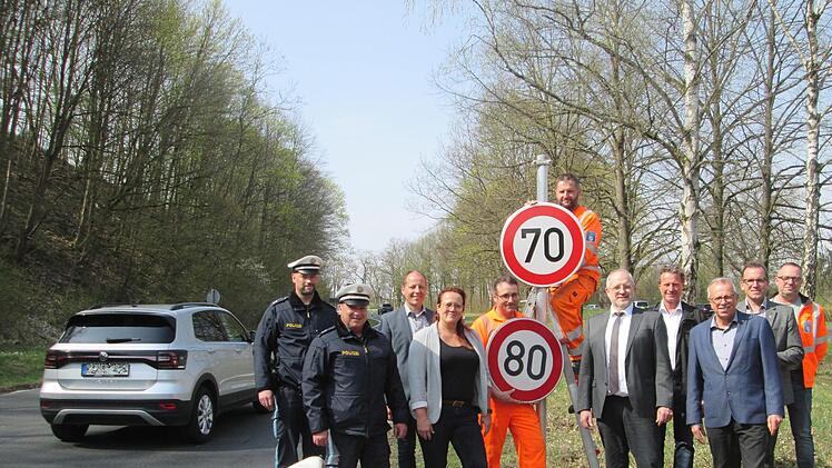 Das bisher eher wenig verwendete Schild 70 Kilometer pro Stunde hielt Einzug auf den Bundesstraßen zwischen Euerdorf und der Landkreisgrenze Main-Spessart. Das Novum dient der Harmonisierung des Verkehrsflusses. Foto: Winfried Ehling