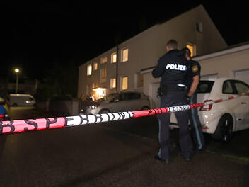 Kreis Augsburg: Mann erschie&szlig;t drei Menschen - Polizei geht von Nachbarschaftsstreit aus
