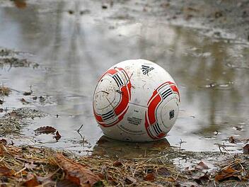 Ab sofort ruht im Spielkreis Coburg/Kronach der Ball , was angesichts der Witterungs- und somit der Bodenverhältnisse nur die logische Folge ist. Foto: Archiv