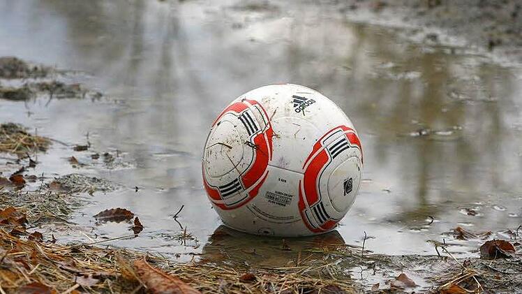 Ab sofort ruht im Spielkreis Coburg/Kronach der Ball , was angesichts der Witterungs- und somit der Bodenverhältnisse nur die logische Folge ist. Foto: Archiv