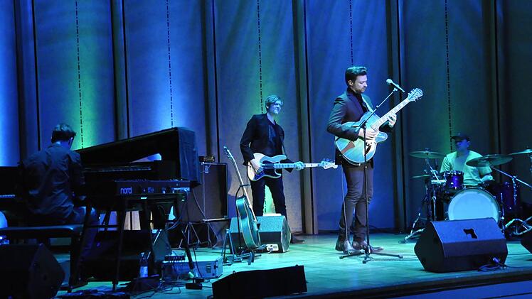 Torsten Goods (vorne) und seine Band (von links): Jan Miserre, Thomas Stieger und Felix Lehrmann.  Foto: Peter Klopf