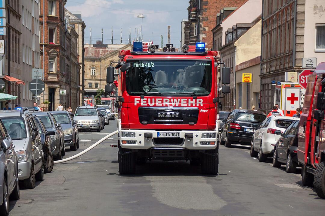 Feuerwehreinsatz in Fürth: Balkonmöbel brennen in der Südstadt