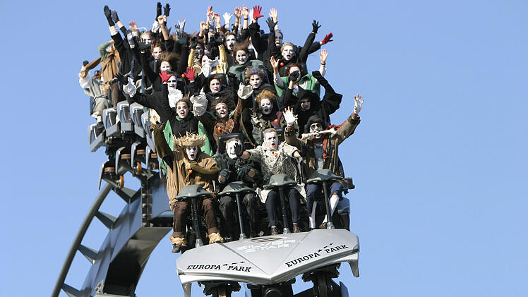Gruselzeit im Europa-Park in Rust: Zum Start der Halloween-Saison verlosen inFranken.de und der Freizeitpark zwei Mal zwei Ehrenkarten.