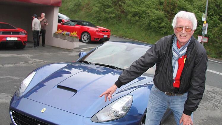 Klaus Züllich und sein blauer Ferrari.