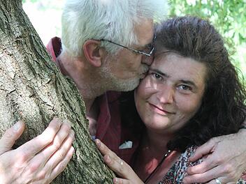 Karl-Heinz Jäger und Anke Schäfer sind seit drei Jahren ein Paar. Küssen finden sie für ihre Beziehung wichtig.  Foto: Markus Häggberg