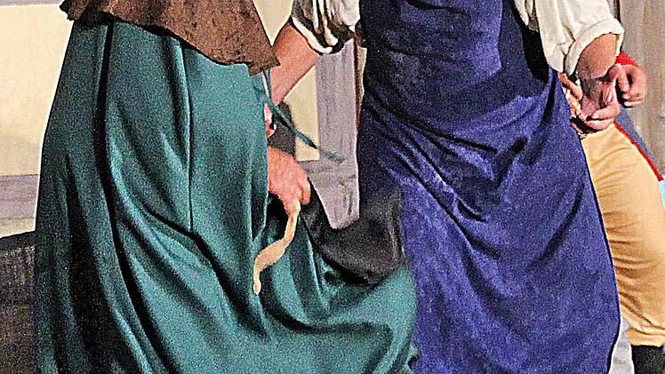 Aufführung des Märchens "Rumpelstilzchen" auf der Freilichtbühne im Schrimpf'schen Schloss  Foto: Dieter Britz