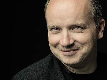 Coburgs GMD Roland Kluttig dirigiert die 3. und 4. Sinfonie von Johannes Brahms im Landestheater.Foto: Marco Borggreve