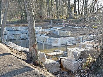 Beim Leader-Projekt "Stein- und Wasserpfad Wonfurt" wurde die Altachquelle mit dem Kneipp-Becken in Wonfurt neu gestaltet.  Foto: Ulrike Langer
