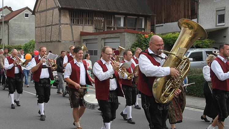 Die "Stettfelder Blasmusik" sorgte für Stimmung.  Foto: Günther Geiling
