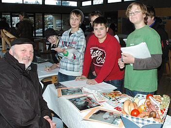 Metzgermeister Hans Meyer aus Maroldsweisach erklärte den Schülern, welche Anforderungen an eine Metzgerausbildung gestellt werden.