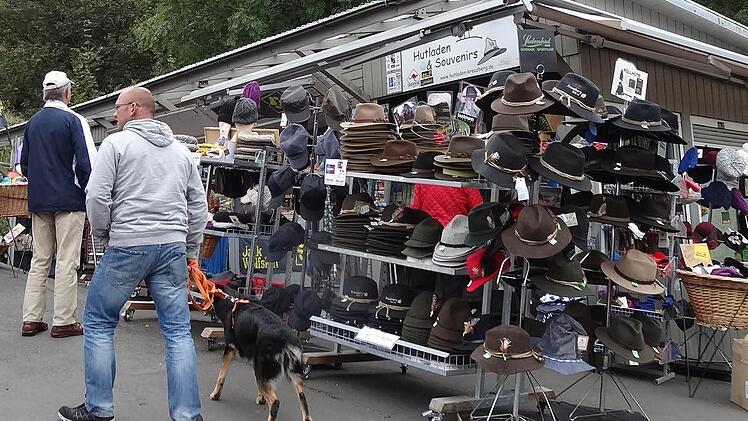 Der Souvenir- und Hutladen von Mario Martin am Kreuzberg soll abgerissen und durch einen größeren Neubau ersetzt werden.  Foto: Marion Eckert