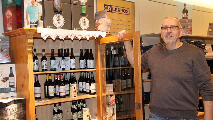 Gerhard Fläschner bei der Bier-Probe. Foto: Ulrike Müller