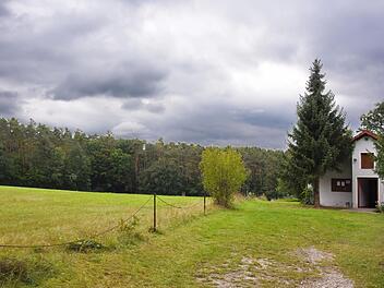 Neben das Tennisheim kommt auf das 2000 Quadratmeter große Gelände der Waldkindergarten hin.  Foto: Karl Heinz Wirth