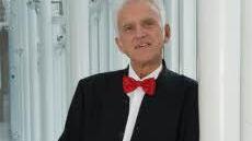 Chefdirigent Johann Mösenbichler leitet das Polizeiorchester Bayern.