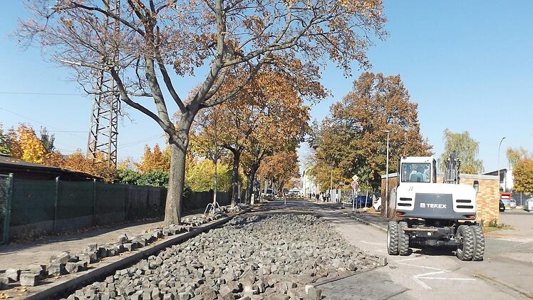 Neben den Pflastersteinen verschwinden auch die Gleisanlagen (vorne) in der Brennerstraße. Foto: Andreas Häusler