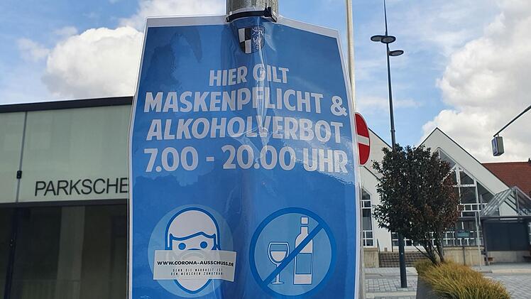 Auch das kommt beinahe täglich vor: Hinweistafeln werden beschmiert oder mit zusätzlichen "Informationen" versehen. Foto: Christine Fischer