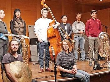 Auch zwei Musiker aus der Mongolei gehören zu Martin Zenkers Ensemble.