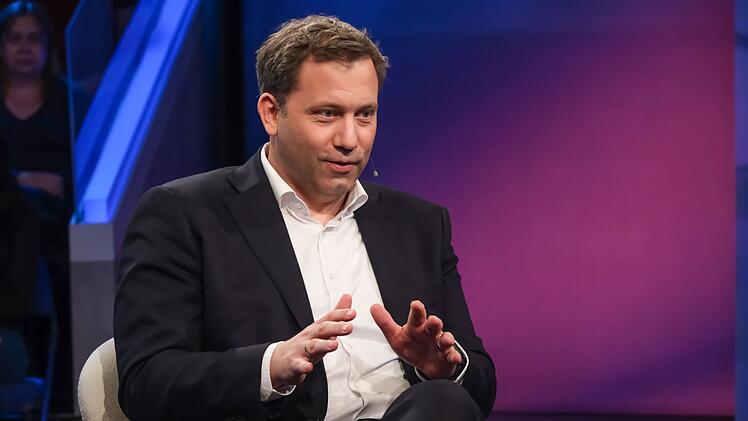 Man wolle das Land "wirtschaftlich verändern", kündigt Lars Klingbeil an.