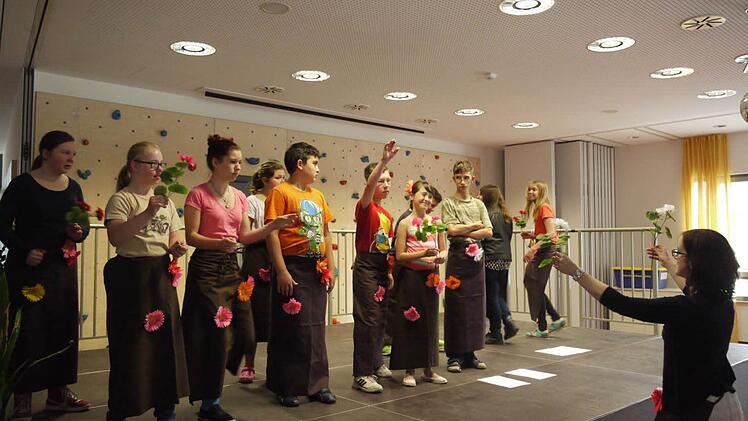 Die Schüler proben für die Opernaufführung. Foto: Pauline Lindner