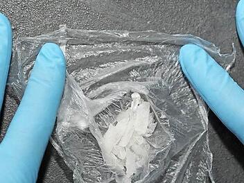 Das sind fünf Gramm Crystal Speed, eine gefährliche Droge, von der bei dem in Kulmbach angeklagten Handwerker die doppelte Menge gefunden wurde. Foto: Symbolbild/dpa-Bildfunk