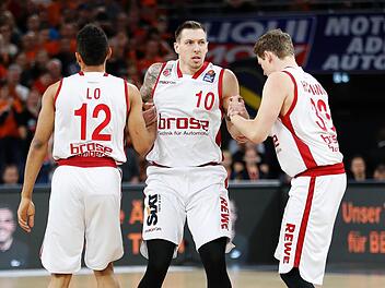 Die Bamberger Spieler Maodo L&ocirc;, Daniel Theis und Patrick Heckmann (von links nach rechts) sind am Samstagabend gegen Bonn gefordert. Foto: Daniel L&ouml;b