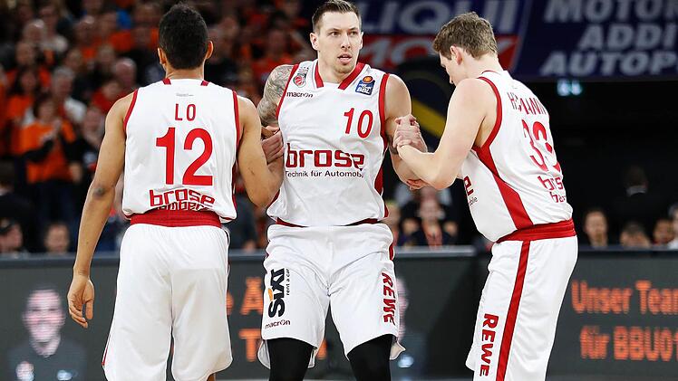 Die Bamberger Spieler Maodo L&ocirc;, Daniel Theis und Patrick Heckmann (von links nach rechts) sind am Samstagabend gegen Bonn gefordert. Foto: Daniel L&ouml;b