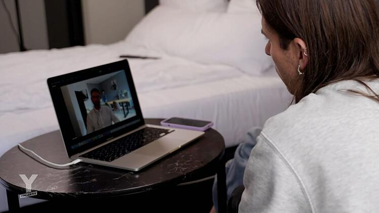 Mario war als Investmentbanker mittendrin in der hektischen Finanzwelt. Den ARD-Reportern erklärt er, warum er