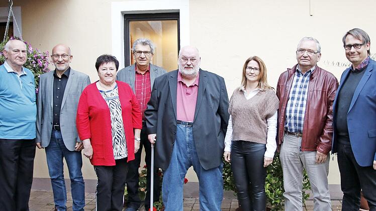 In der Mitgliederversammlung der Stadtsteinacher Arbeiterwohlfahrt zeichnete Zweiter Vorsitzender Roland Wolfrum (rechts) langjährige Mitglieder aus. Unser Bild zeigt (von links) Reinhold Bauernfeind (Ehrenvorsitzender), Matthias Hoderlein (40 Jah...