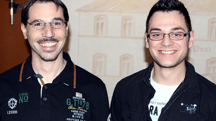 Der bisherige Vorsitzende des Luftsportclubs Nordhalben Marco Ziegler (links) übergab den Vereinsvorsitz an Christian Walle.  Foto: Wunder