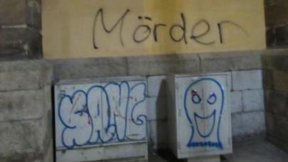 Gestern gelang es Beamten der  Hofer Polizei, einen 24-jährigen Graffitisprayer dingfest zu machen. Gegen 20 Uhr klickten die Handschellen. Symbolfoto: Daniel Karmann/dpa